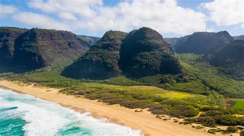 How to Visit Polihale State Park on Kauai (+ Tips)