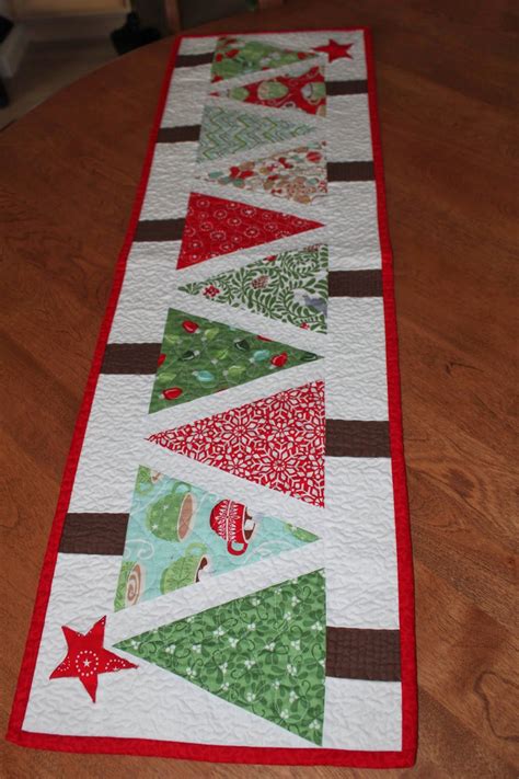 Sea Salt Quilts: Christmas Table Runner