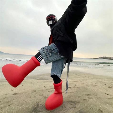 Want to get noticed? Try the MSCHF Big Red Boot🤣🤣 : r/fashionrep