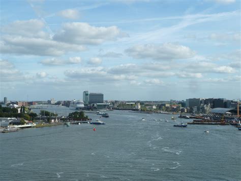 River IJ, Amsterdam’s Waterfront – De GebouwenGids