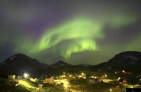 File:Northern Lights, Kulusuk.jpg - Wikimedia Commons