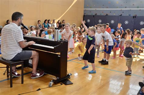 Starting the day Singing and Dancing! - Princeton Montessori School