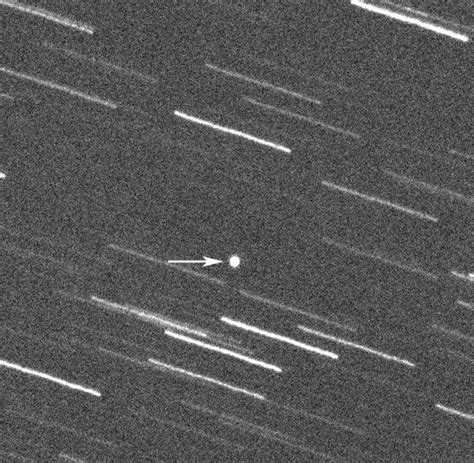 Asteroid: Hochhausgroßer Himmelskörper rast an Erde vorbei - WELT