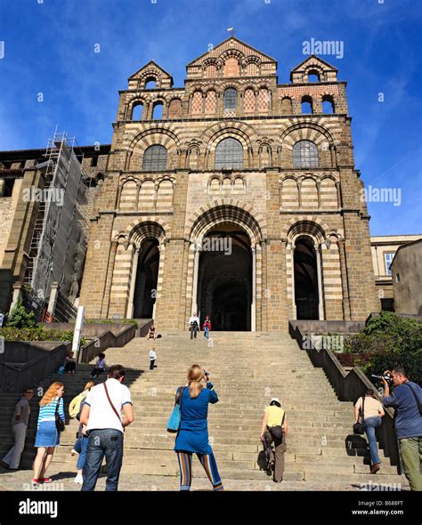 Le puy en velay cathedral hi-res stock photography and images - Alamy