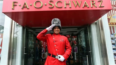 As FAO Schwarz prepares to close, people say goodbye to 'World of Toys'