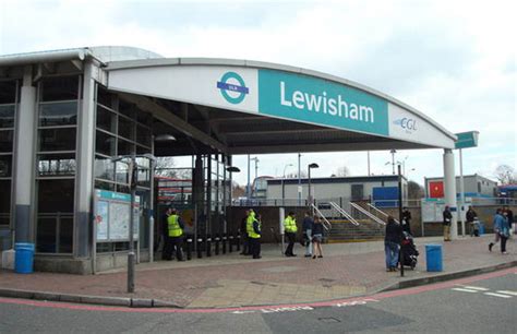 Travel: Lewisham grinds to a halt causing chaos at London Bridge ...