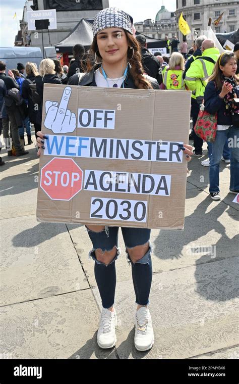 London, UK. 2023-04-15. Protesters hold up anti-ULEZ signs against Khan's proposed extension of ...