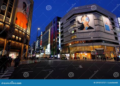 Night View with Neon Signs in Downtown Tokyo, Japan Editorial ...