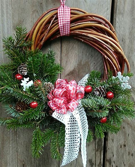 Christmas wreath red And white | Christmas wreaths, Christmas crafts ...