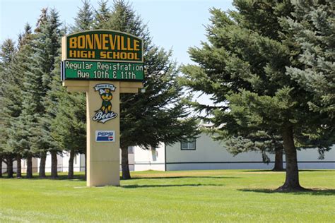 UPDATE: Bonneville High School evacuated due to defective melting battery - East Idaho News
