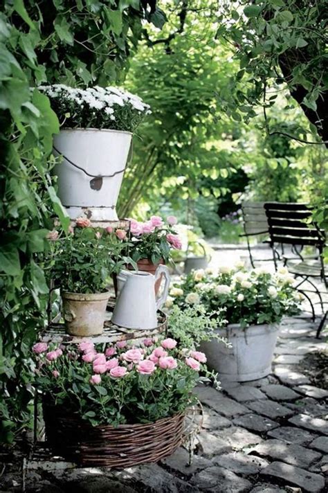 35 Beautiful Romantic Garden Ideas That Make Will Love