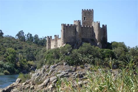 Castelo de Almourol - Castle - Wikipedia | Castle, Medieval castle, Hotel