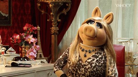 Miss Piggy Angry GIFs | Tenor