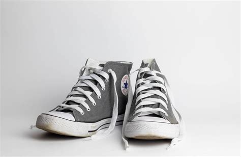 Sneakers on white background - Creative Commons Bilder