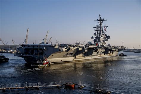 PORTSMOUTH, Va. (July 23, 2016) The aircraft carrier USS George H.W ...