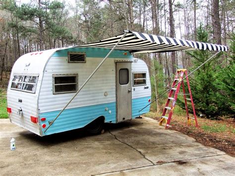 10 DIY Camper Awning Ideas To Save A Lot of Money | Camper awnings ...