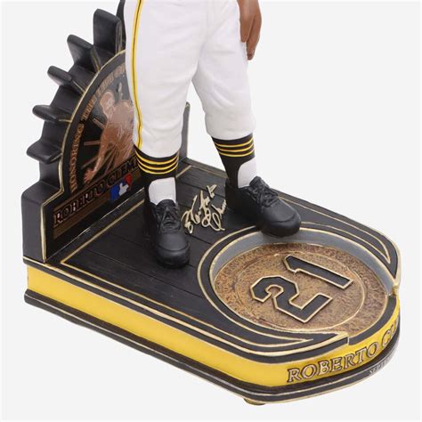 Roberto Clemente Pittsburgh Pirates 2023 Roberto Clemente Day Bobblehe FOCO