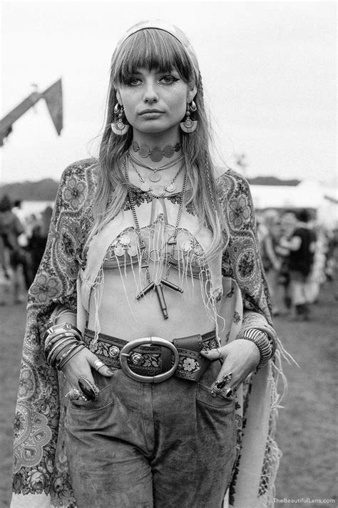 Stunning photos depicting the rebellious fashion at Woodstock, 1969 ...