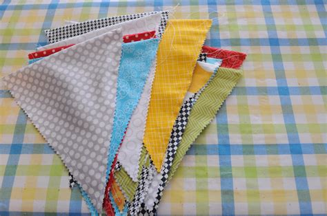 The Little Fabric Blog: Fabric Pennant Banner Tutorial