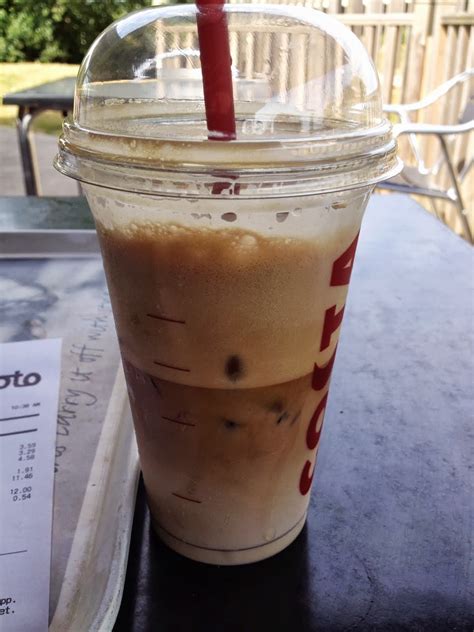 The Cabbages of Doom: Starbucks versus Costa iced latte - the key is not to blend it