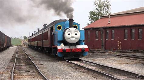 Thomas the Tank Engine Pulling Into the Station - YouTube