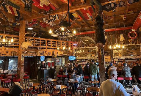 The 16 Best Restaurants in Juneau, Alaska - The Wild Trek