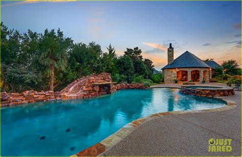 Go Inside Selena Gomez's Texas Dream Home! | Photo 1070880 - Photo ...