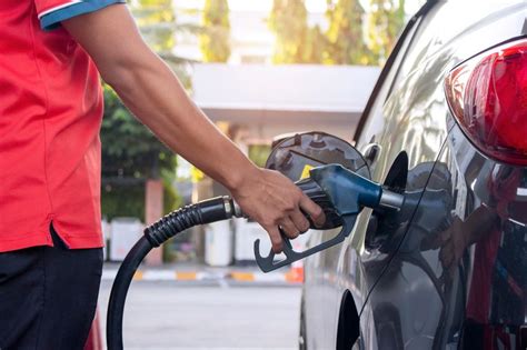 Gasoline prices poised to hit $4 a gallon in 2022: report