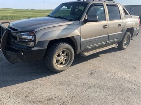 06 Chevy Avalanche Z71 | New England, ND