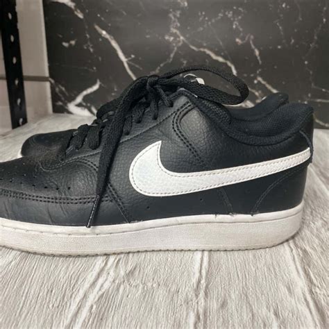 Nike Size 7 Black / White sneakers (s)