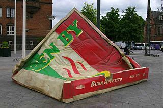 File:Giant Pizza box Copenhagen.jpg - Wikimedia Commons