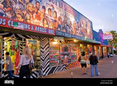 Austin south congress avenue shop hi-res stock photography and images ...