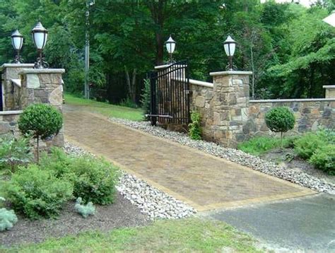 Browse this website loaded with info on Front House Landscaping ...