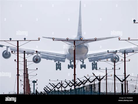 Boeing 747 landing at airport Stock Photo - Alamy