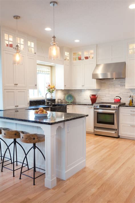 32 Spectacular White Kitchens with Honey and Light Wood Floors (PICTURES)