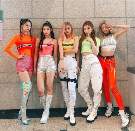 Pin by Sara on ️Itzy ️ | Itzy, Airport style kpop girl, Kpop girls