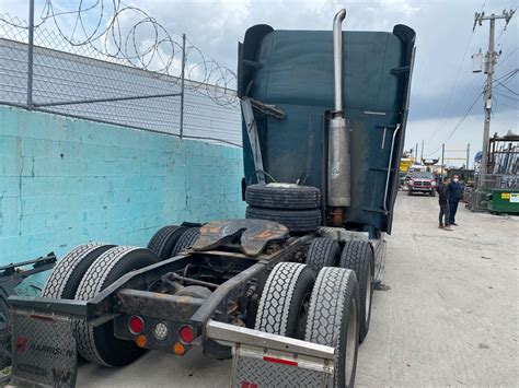 Salvage 1999 Freightliner CENTURY CLASS 120 Truck Tractor For Parts ...