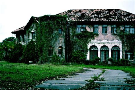 Abandoned Mansions for Sale | Abandoned Mansion In Florida [2047x1364] [OC] - Imgur | Abandoned ...