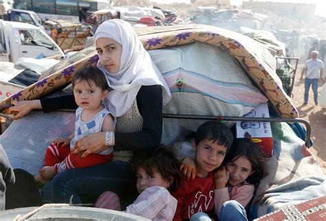 Several hundred Syrian refugees in Lebanon return to Syria