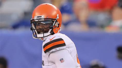 Tyrod Taylor injury update: Browns' QB suffered a dislocated pinky ...