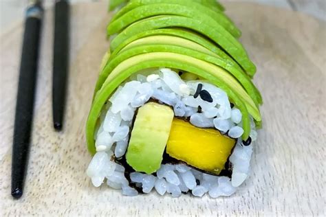 Avocado Mango Rolls Recipe | LynneCurry