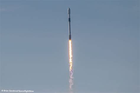 Photos: Falcon 9 launches and lands at Vandenberg Air Force Base ...