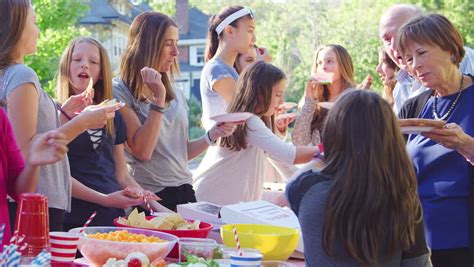 people-celebrating-a-block-party image - Free stock photo - Public Domain photo - CC0 Images