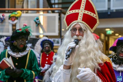 Sinterklaas en 38 zwarte pieten bezoeken Sint Jozef (Foto's) - Meijel24