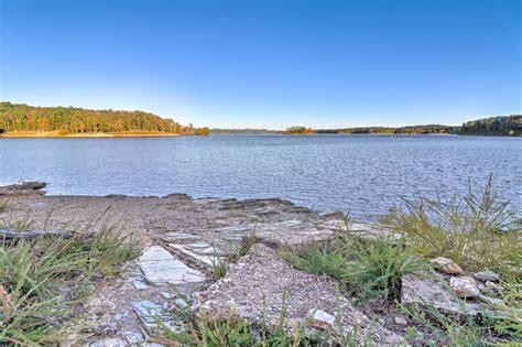 Cozy Cabin w/ Hot Tub - 4 Mi to Broken Bow Lake! | Evolve