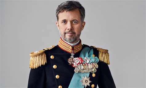 Hans Majestæt Kong Frederik 10. udnævnt til admiral og firestjernet ...