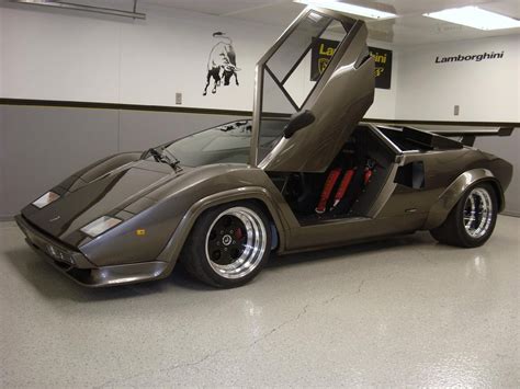 Luxury Lamborghini Cars: Lamborghini Countach Replica