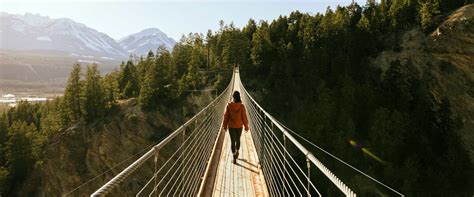 Golden Skybridge Suspension Bridge | Discover Banff Tours