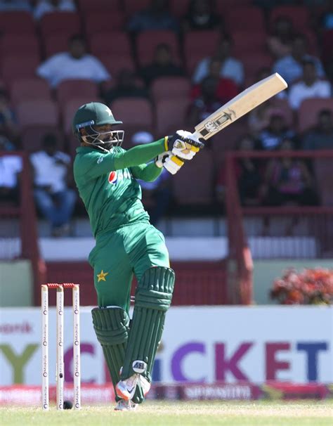 Mohammad Hafeez pulls during his half-century | ESPNcricinfo.com