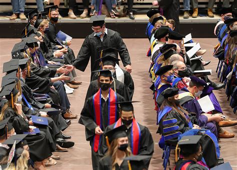 ‘Biggest moment of my life’: UNK students celebrate graduation day – UNK News